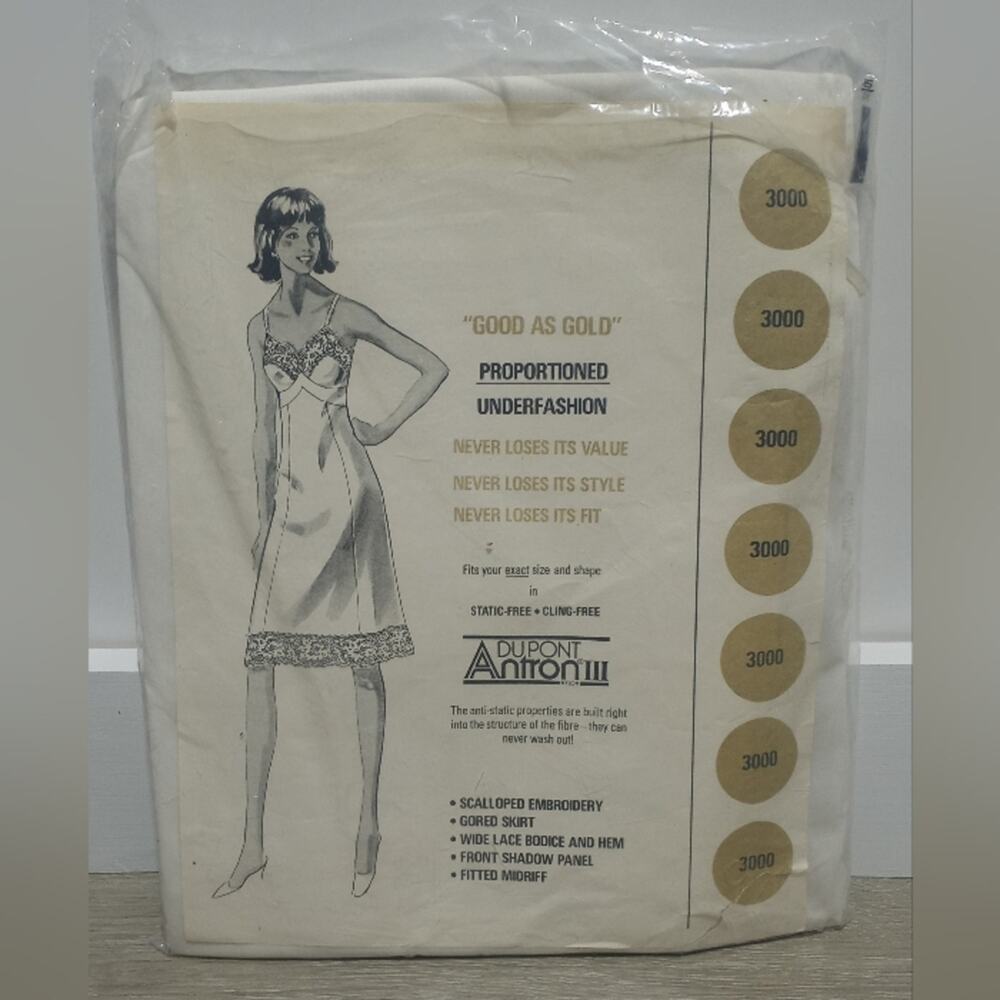 Movie Star Vintage 1950's White Slip Lace Bodice Nightgown Size Medium NWT